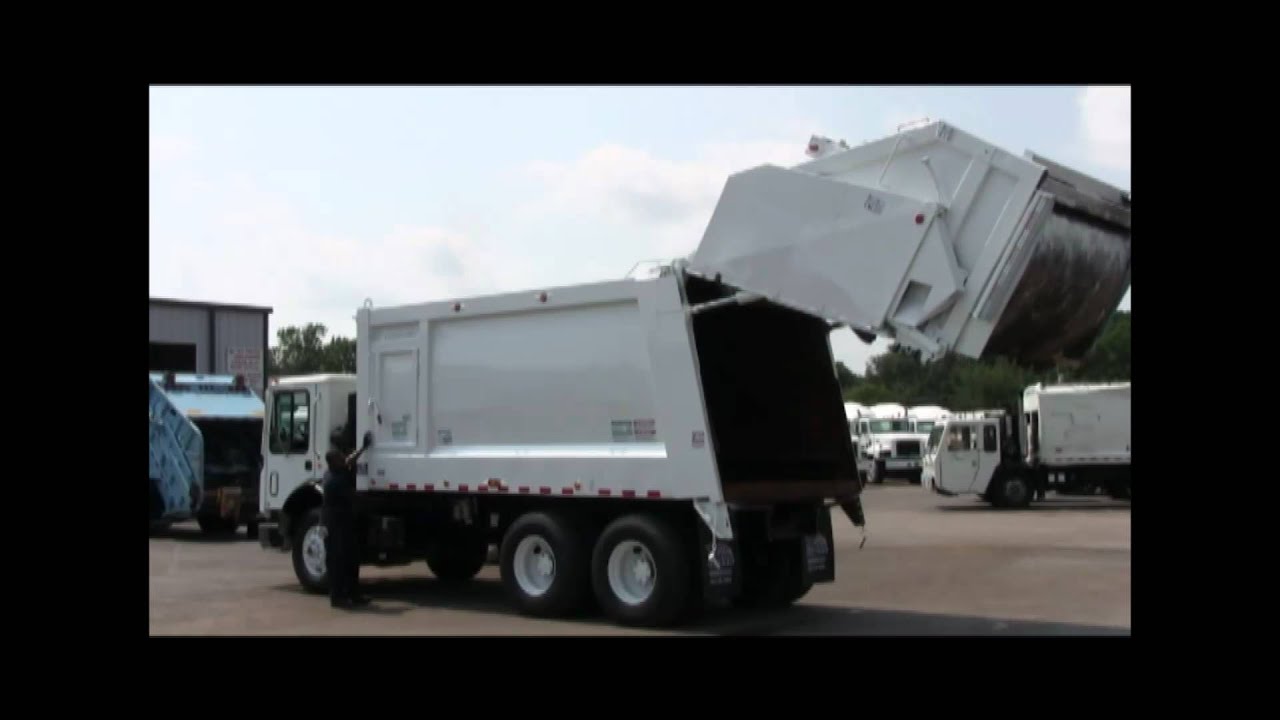 2005/2006 Mack MR Garbage Trucks with Rear Load Refuse Body