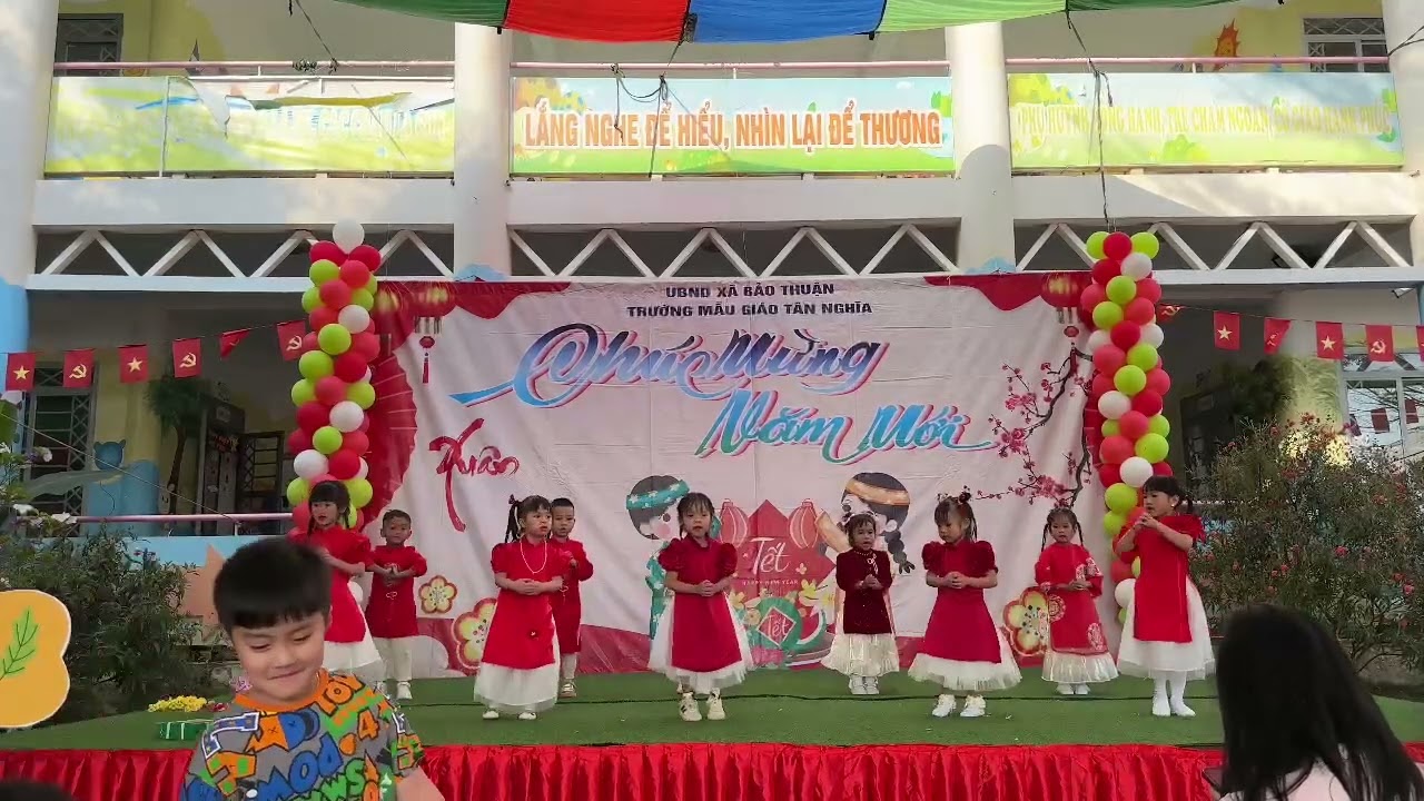 Bé đón xuân sang -Nấm và các bạn