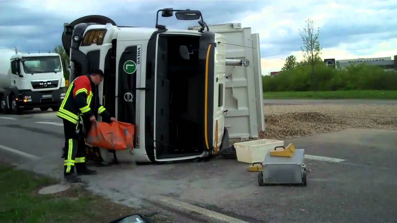 G&Auml;UBOTE: G&auml;rtringen  Kieslaster gekippt 3.5.2012
