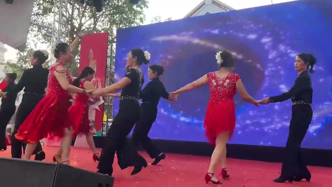 Toc ca toc ca đôi khiêu vũ hoa bách hợp gl hội quan đình