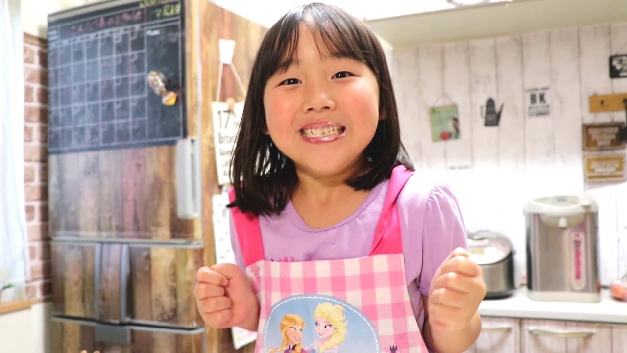 ママと一緒にみんな大好き鴨汁を完成させる稚奈