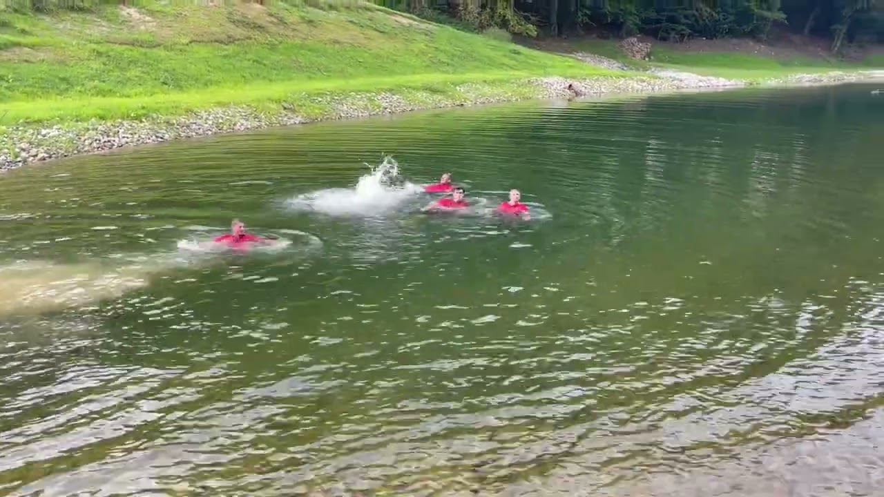 Clubmeister Richard Schumann geht baden.