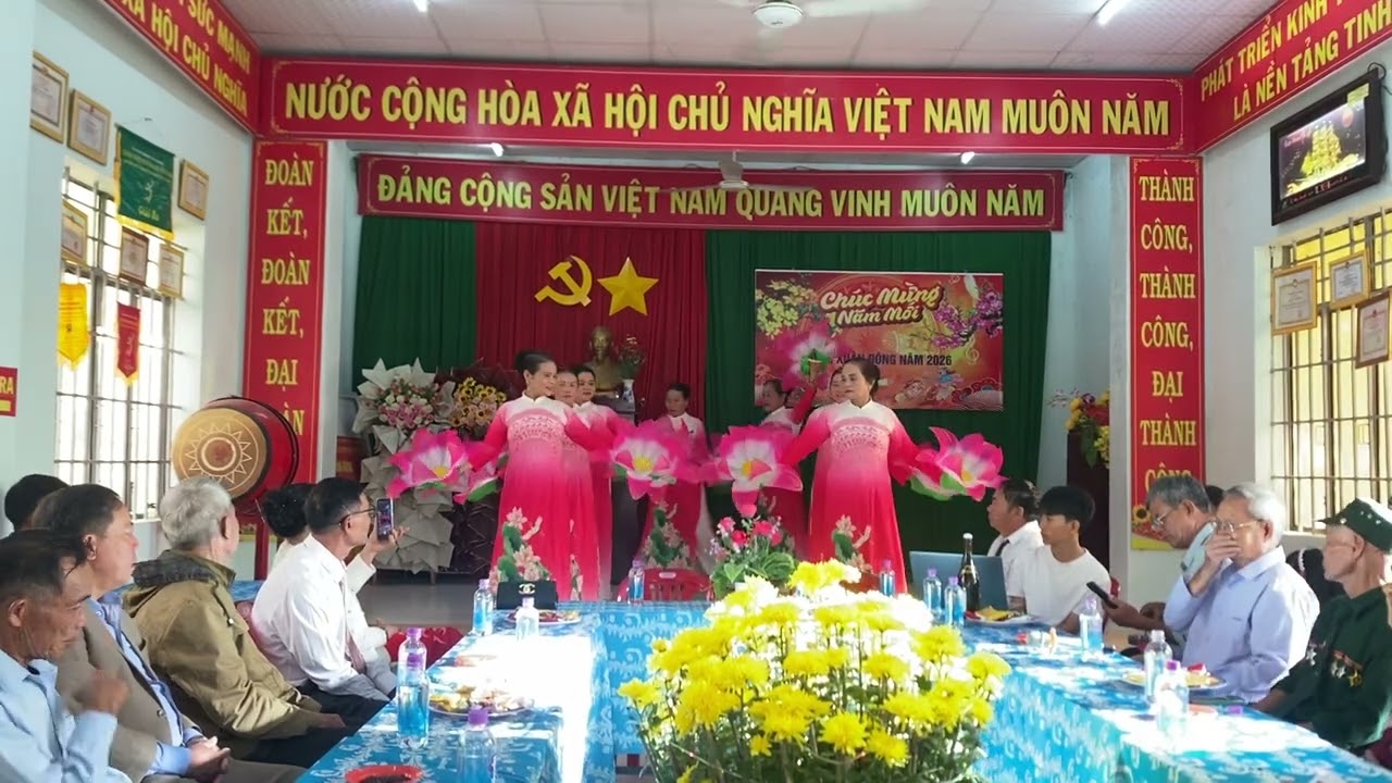 Múa “Đảng đã cho ta mùa xuân” do Hội người cao tuổi thôn Xuân Đông biểu diễn ❤️❤️❤️