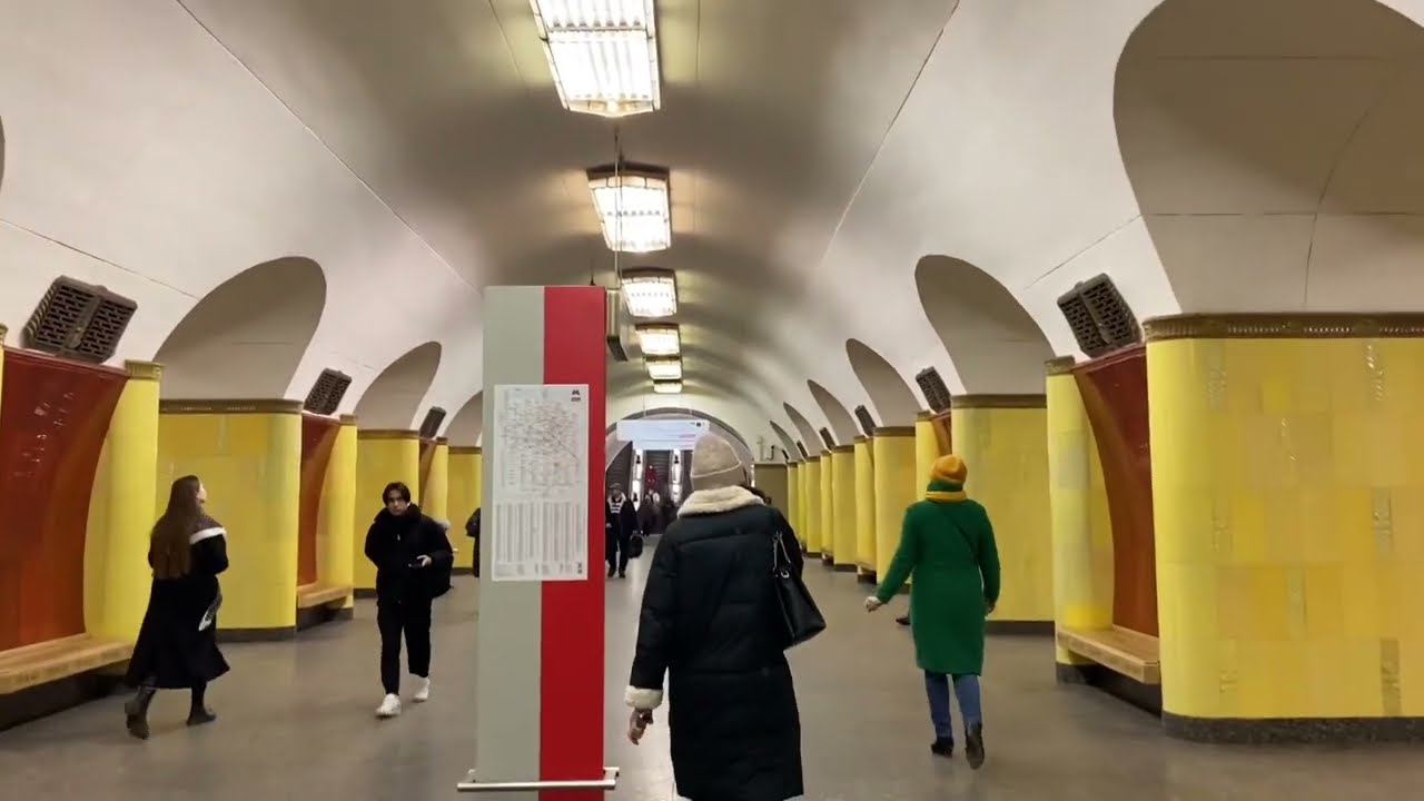 Переход с новой станции БКЛ «Рижская» на станцию «Рижская» на Калужско-Рижской линии! Контраст!