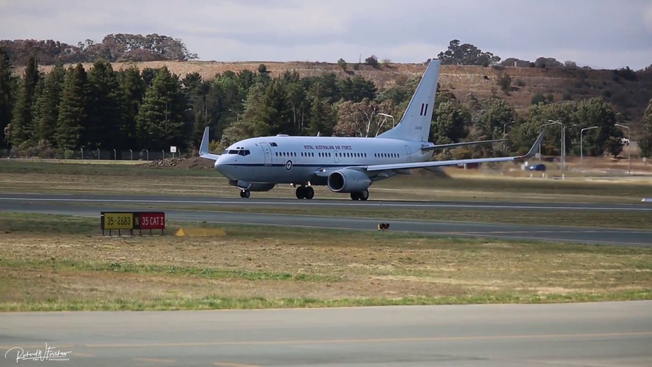 Australian Air Force 34 Squadron Boeing 737-7BBJ take off