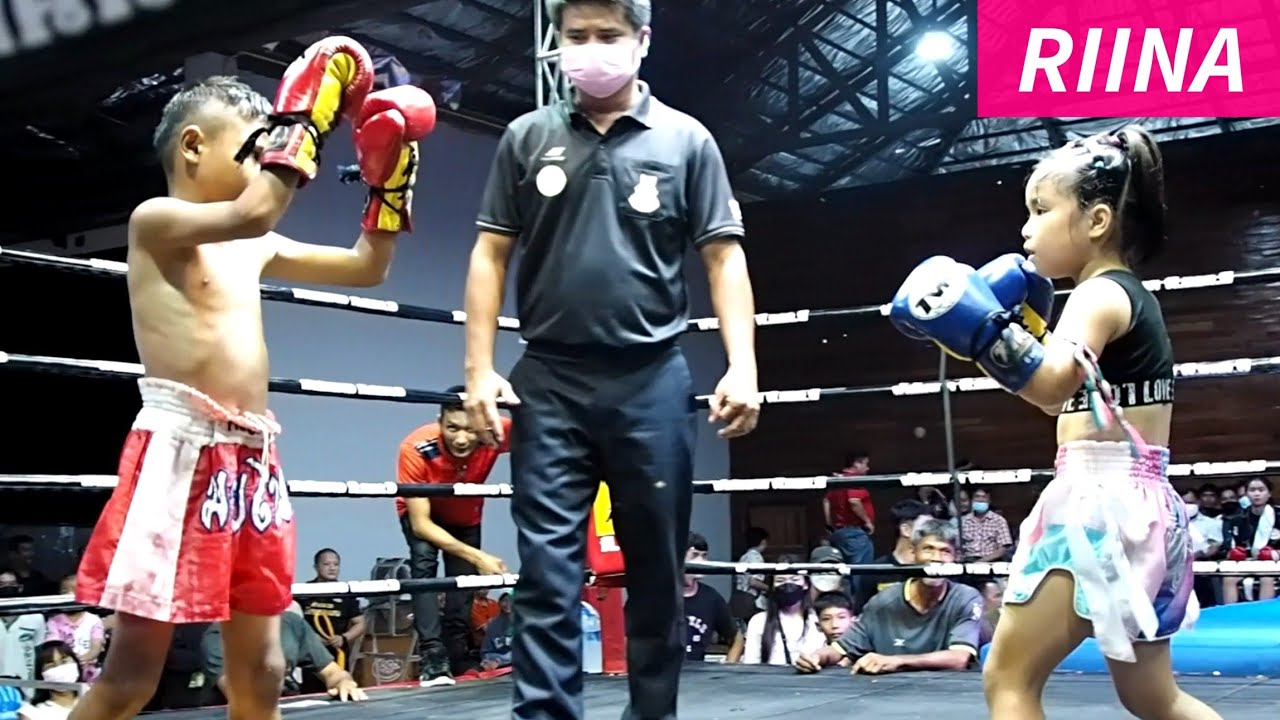 รีนะ ชกให้ทุกๆท่านดูจ้าRIINA(Girl)vsPetchRimKong(boy)止まらないリイナ！ #ムエタイ #muaythai #มวยไทย #kickboxing