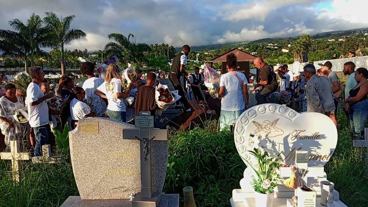 Hommage à Romain Maillot maloya au cimetière