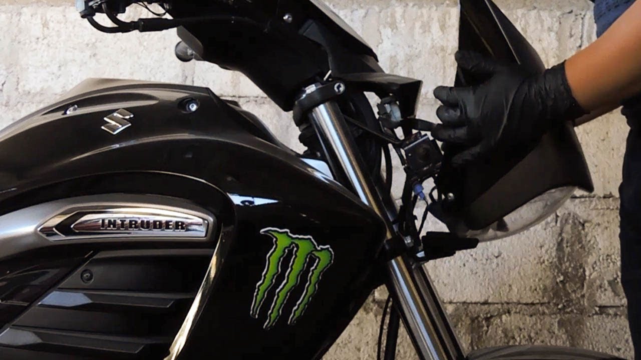 Como cambiar bombillo o foco de Suzuki Intruder 150