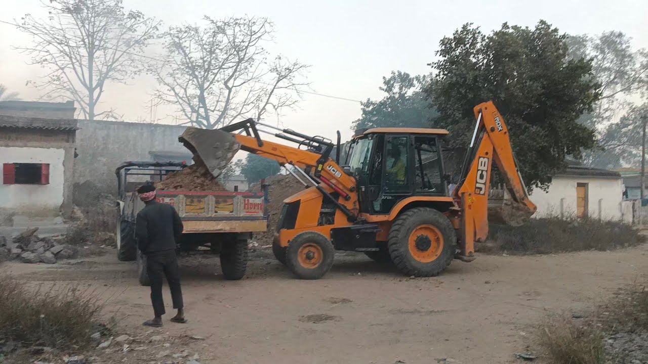 Jcb 3dx tractor loading mud in swaraj 855 🚜 world home material ciling सफाई हो रहा है बाथरूम टैंक 