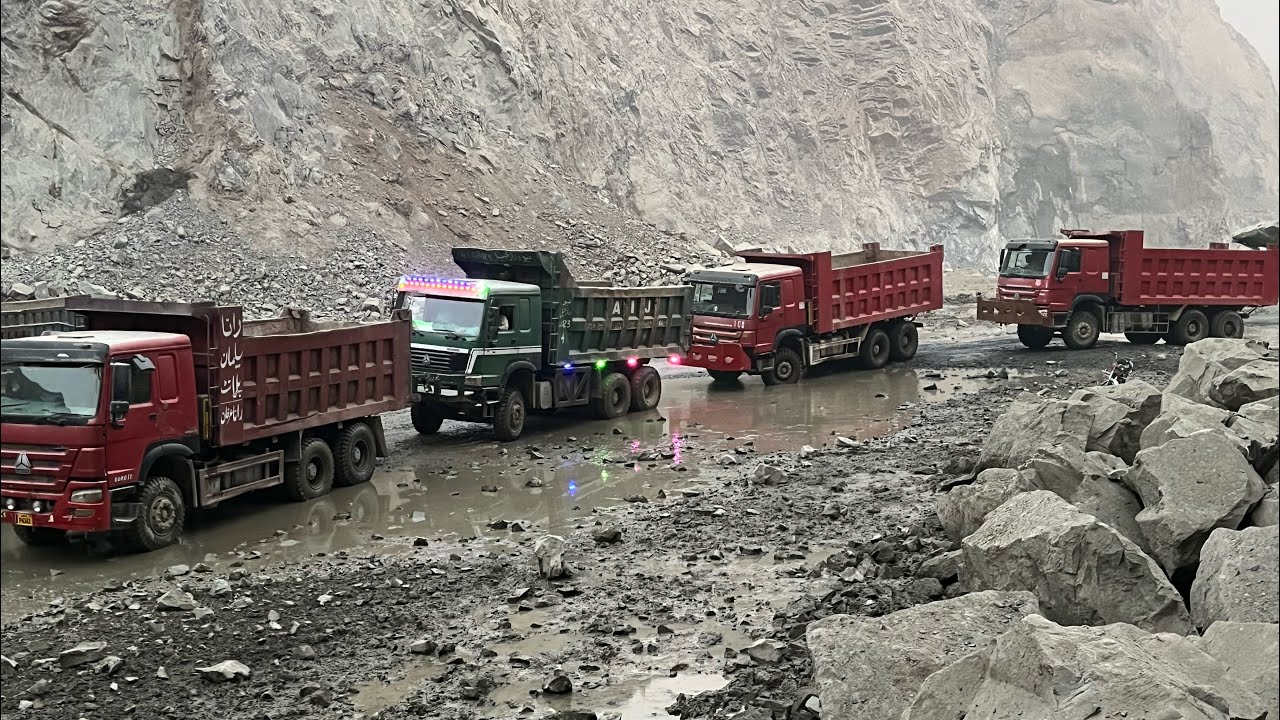 OLD CATERPILLAR LOADER VS HUGE ROCKS 🪨 LOADING IN DUMP TRUCK 🛻 