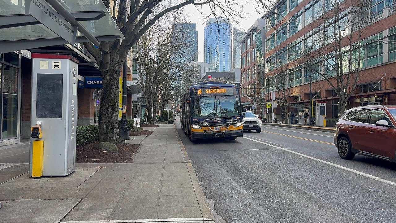 King County Metro Bus & Streetcar Action @ Westlake Ave & Harrison Street 1/20/26