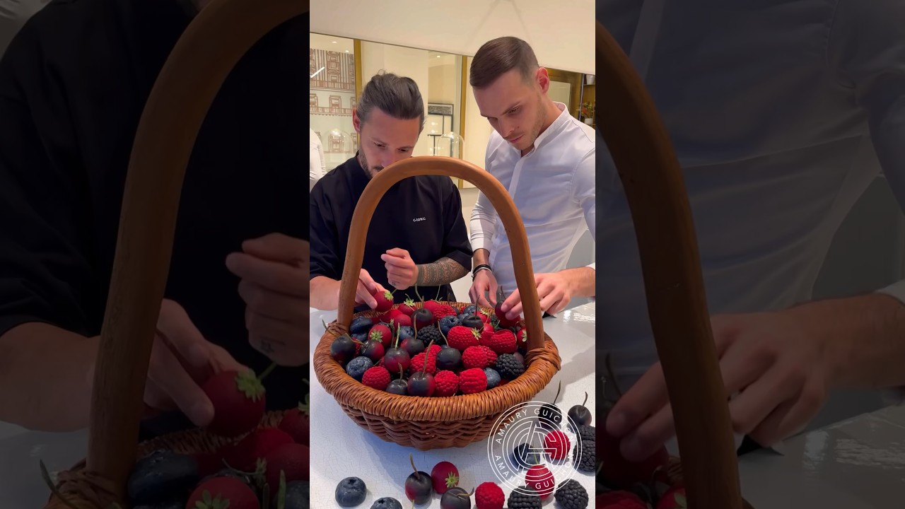 Berries/Chocolate basket! 🧺🍓 Great project created with my friend Cedric during my stay in Paris!