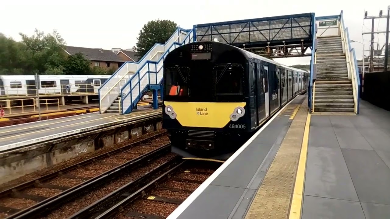 484 005 arrives Ryde St Johns with a service to Ryde Pier Isle of Wight