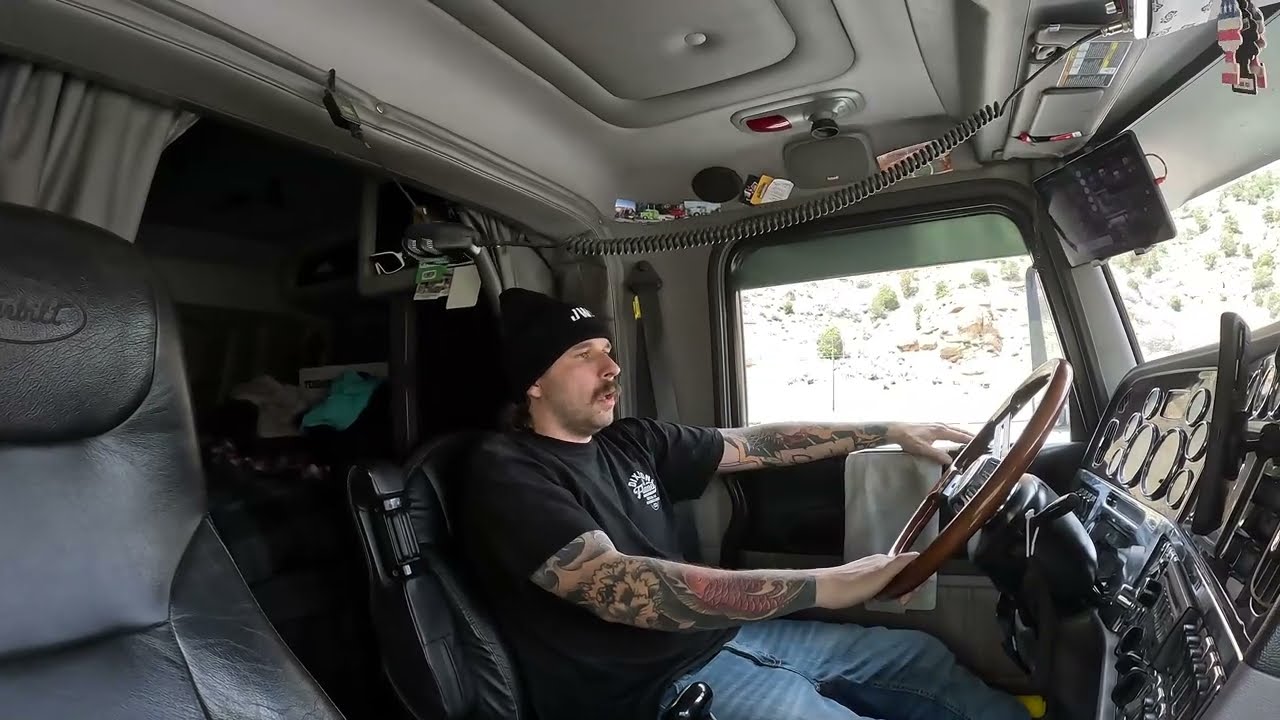 Trucking in a Straight Piped Peterbilt 389 - Headed East Back Home