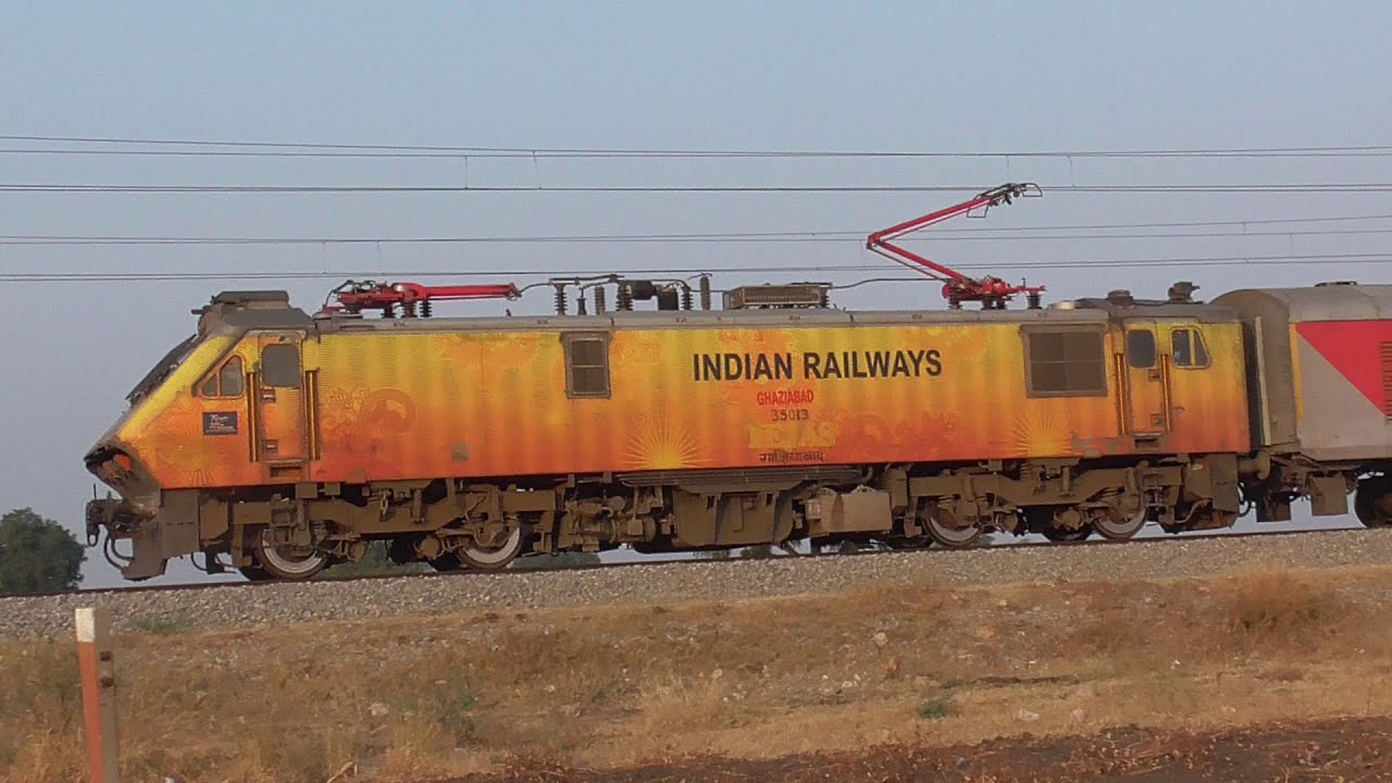 Aerodynamic ‘TEJAS’ WAP 5 | UNIQUE WAP 5 Locomotive | LTT Chennai Express | Indian Railways