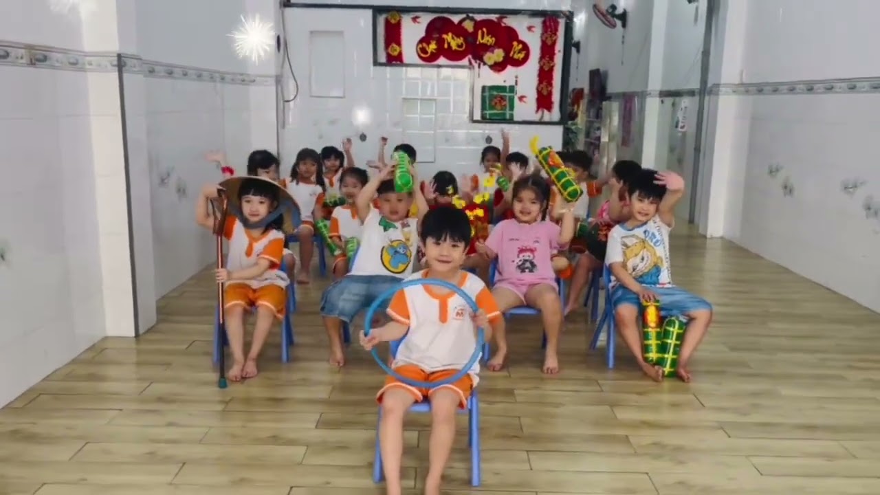 Lớp lá về quê đón tết 