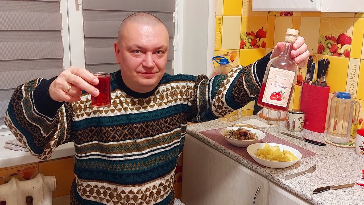 Побеседуем за жизнь под самогоночку. Дегустация настойки на кизиле. 