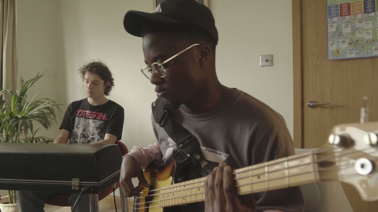 Mom Tudie Ft. James Berkeley - Doesn't Matter Why (LIVE)