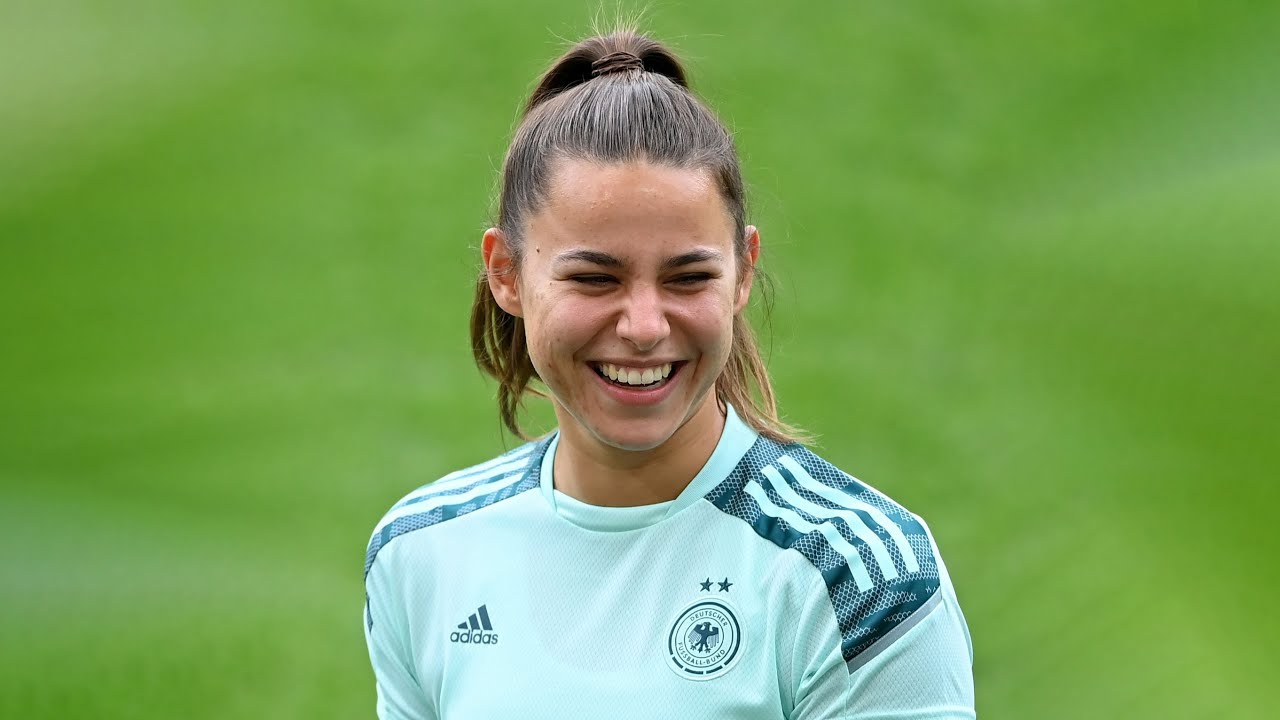 Lena Oberdorf Crazy Tackles, Skills & Goals