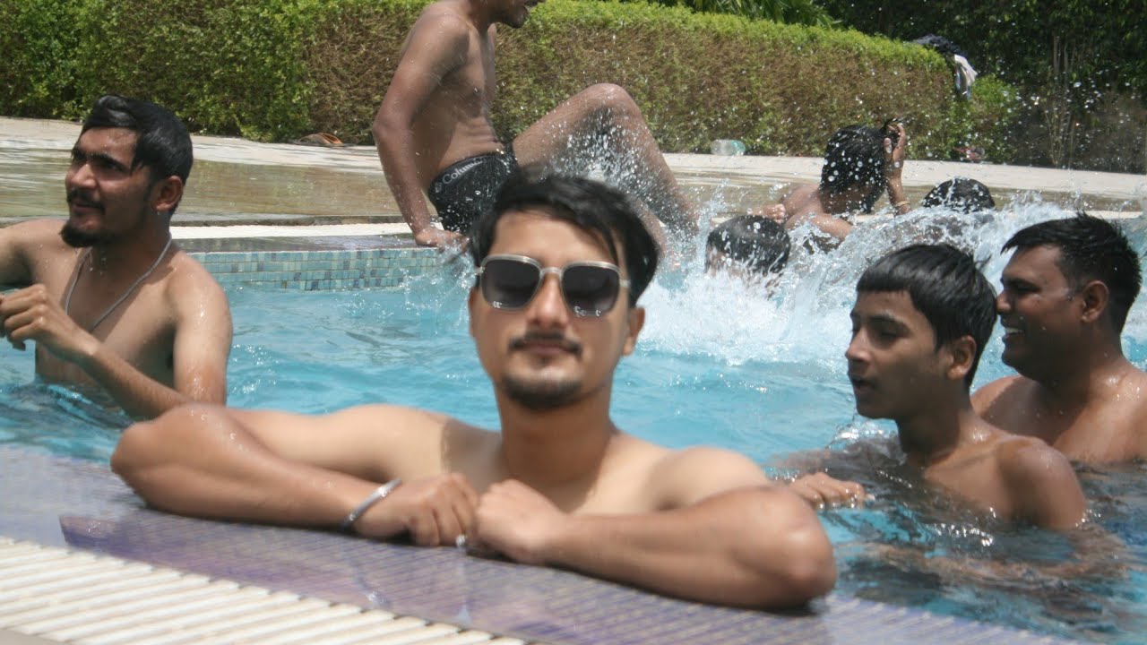 Garmiyo me swimming pool ke maje liye 🏊&zwj;♀️ # vlog 8 #swimming #waterpark