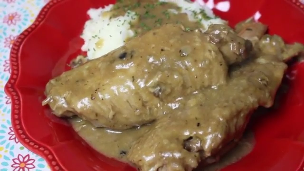 Slow Cooker Smothered Turkey Wings | I Heart Recipes