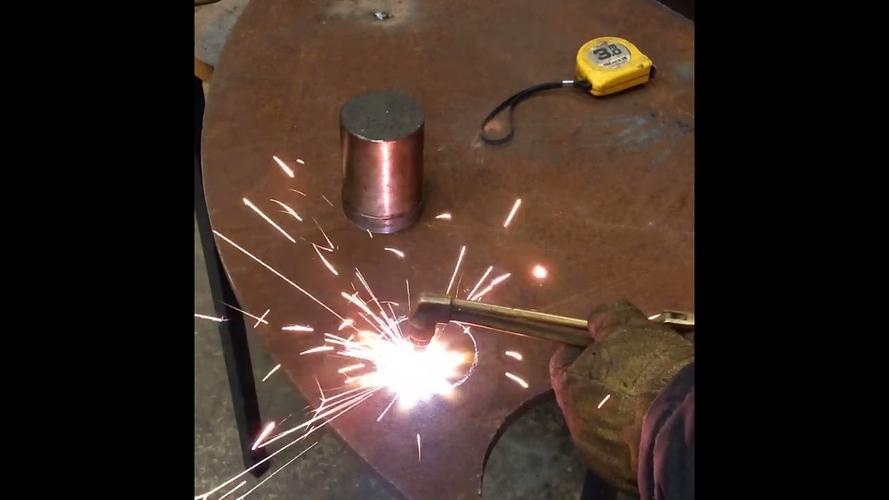 reikien teko polttoleikkaamalla.näin saat reiän levyn keskelle.making hole.gas cutting.central