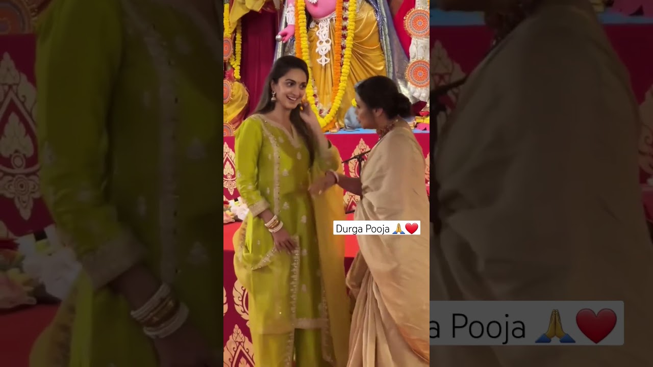 Kiara Advani & Rani Mukherji at Durga Pooja Pandal in Mumbai ❤😍