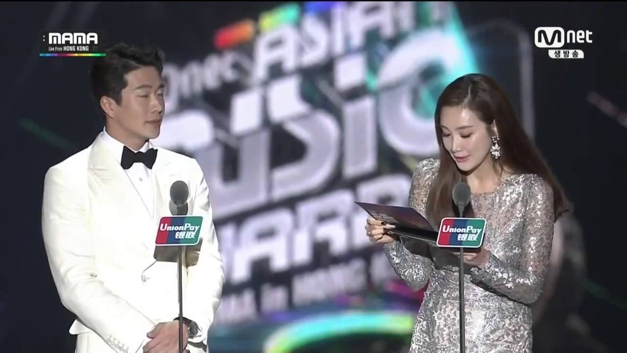 Kwon Sang Woo (권상우) & Choi Ji woo (최지우) Present 2014 MAMA Song of The Year