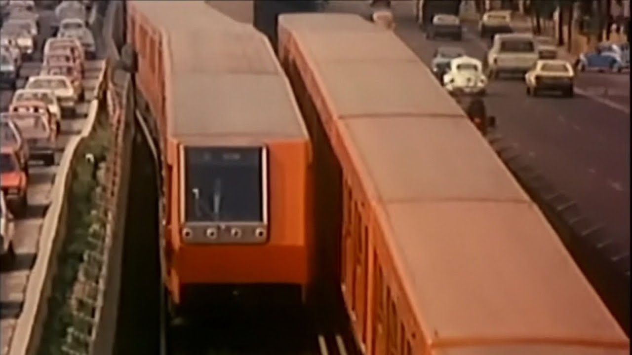 Metro CDMX Línea 2 - Tren ALSTOM MP-68 Original llegando a la estación Pino Suárez 1981