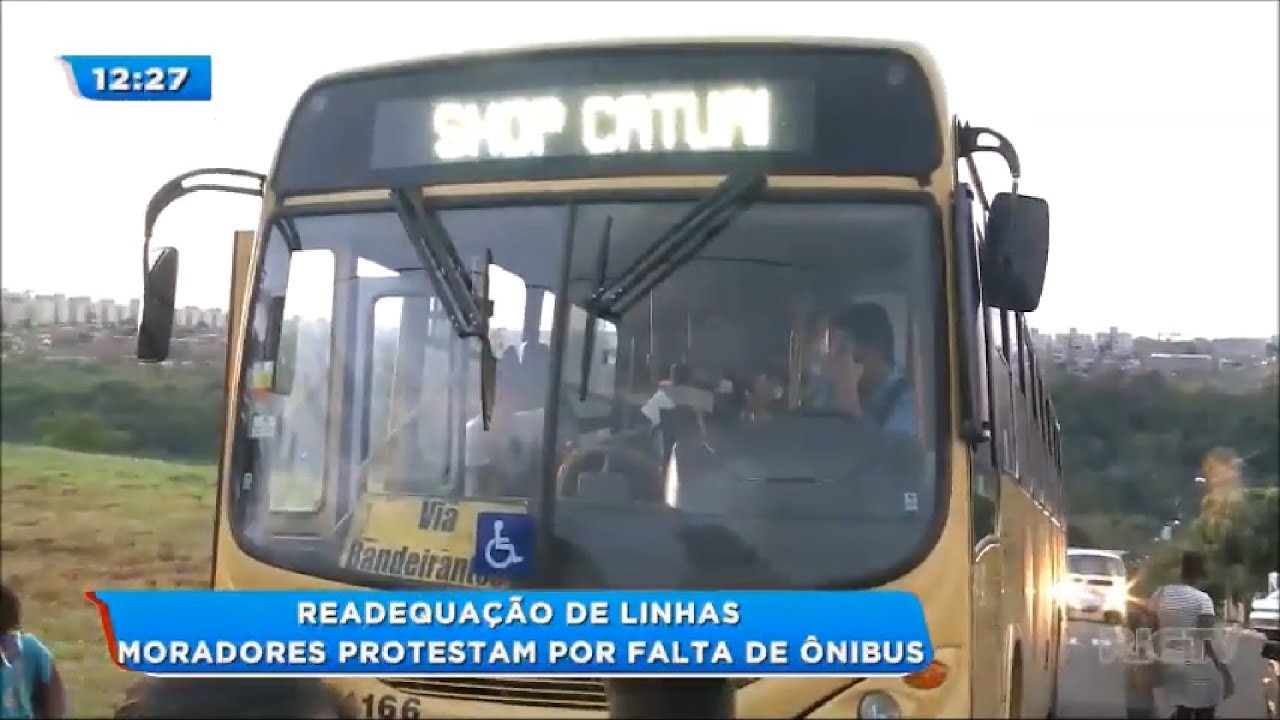 Moradores protestam por falta de ônibus