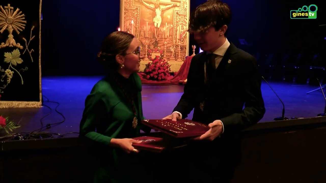 María Melo Cabrera pronunció el XXI Pregón Joven de la Semana Santa de Gines en el teatro El Tronío