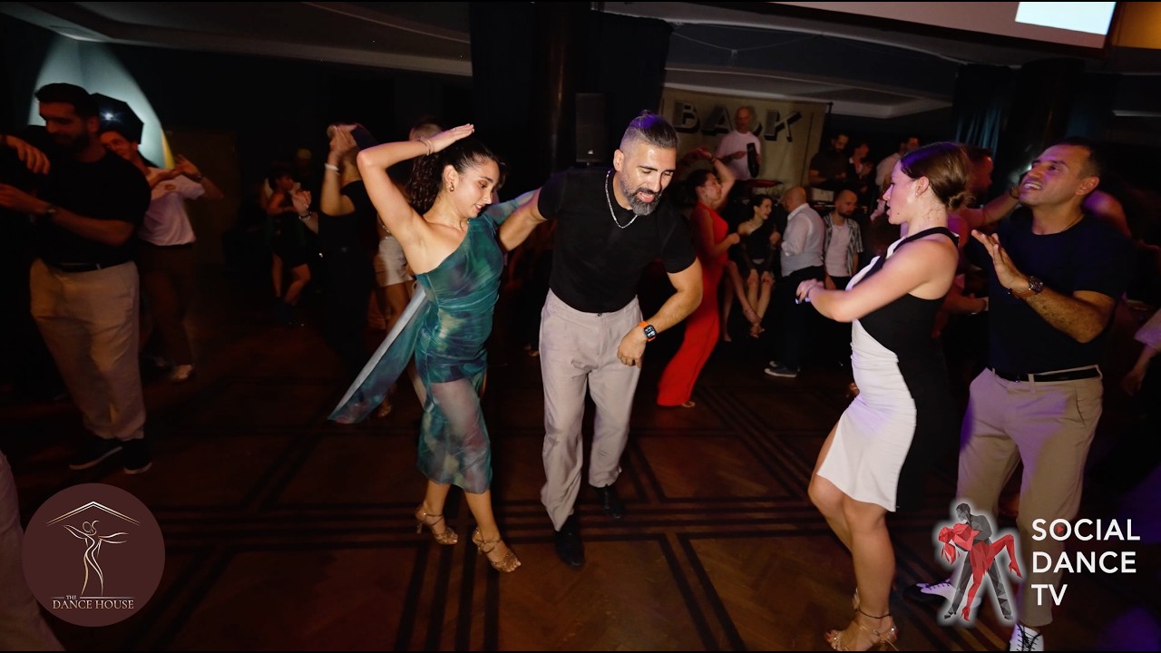 Dez & Ece - Salsa Social Dancing ⭐ Back 2 Mambo ⭐
