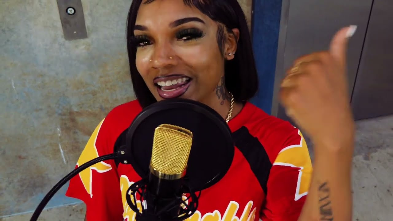 Yonnie - INTRO (Live Performance) | #WordOnTheStreetz!