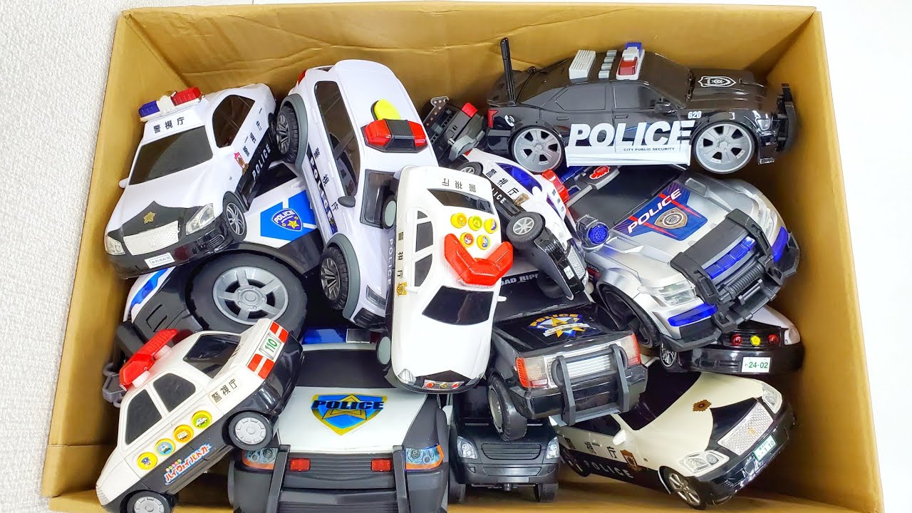 パトカーのミニカーが坂道走る。緊急走行テスト サイレン