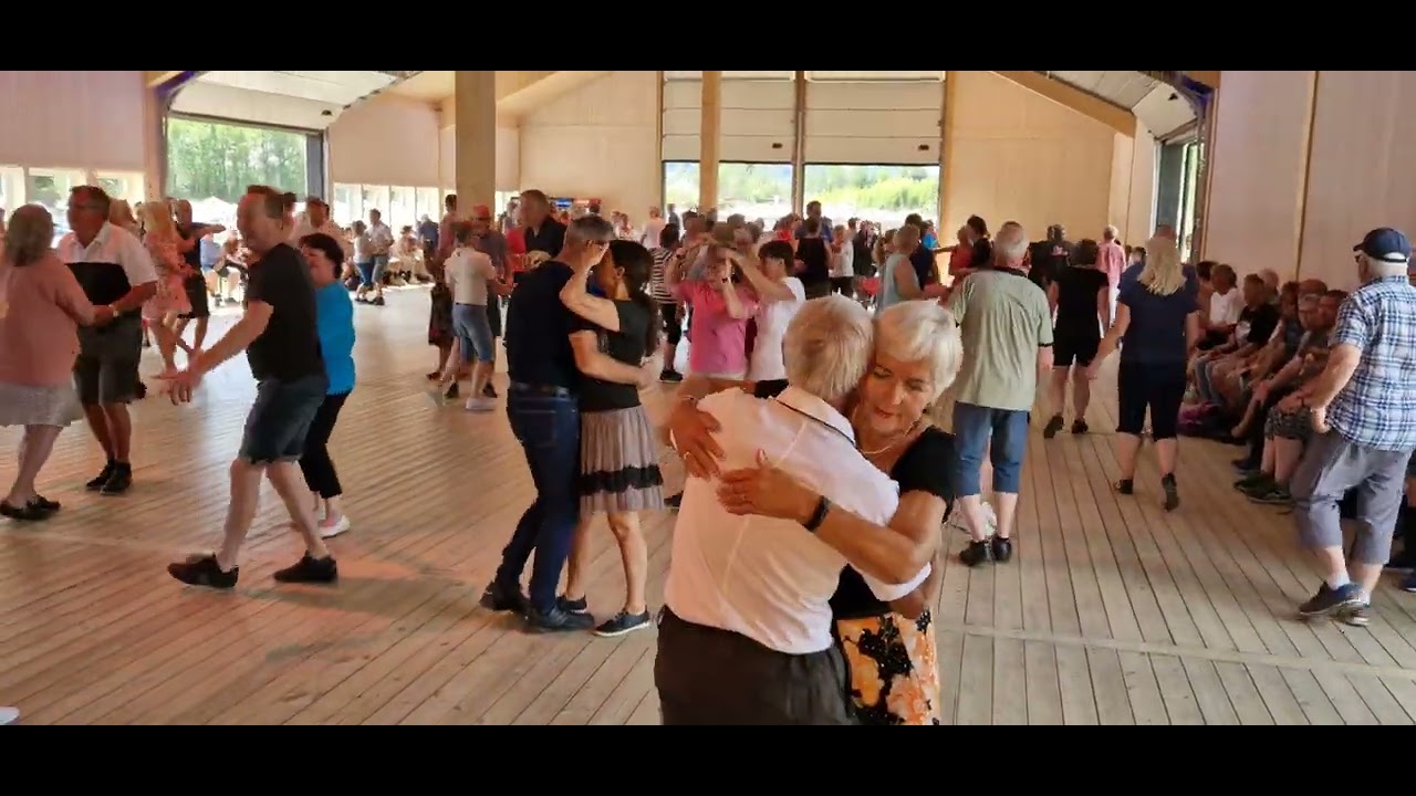 Min kjærlighet til deg,  med Contiki på Dokka Camping Dansehallen Dansnytt Hilde Arntzen