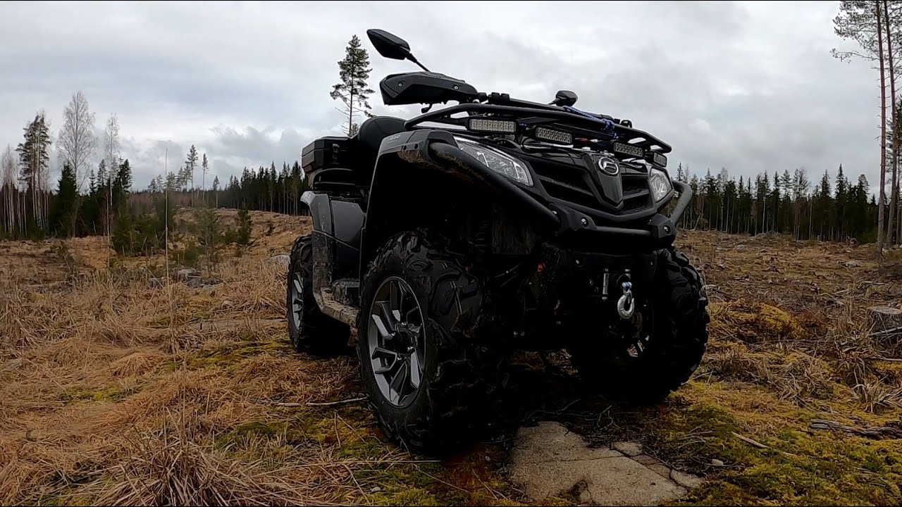 Cfmoto 520 Limusiinilla Metsässä