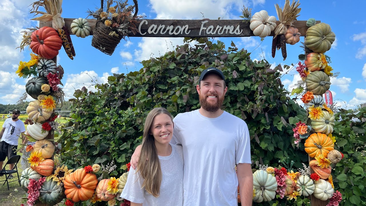 Открытие осеннего фестиваля в Cannon Farms в Даннеллоне, Флорида | Катание на сене, контактный зо...
