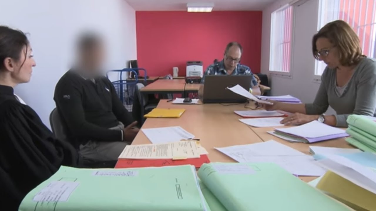 Elle décide des remises en liberté