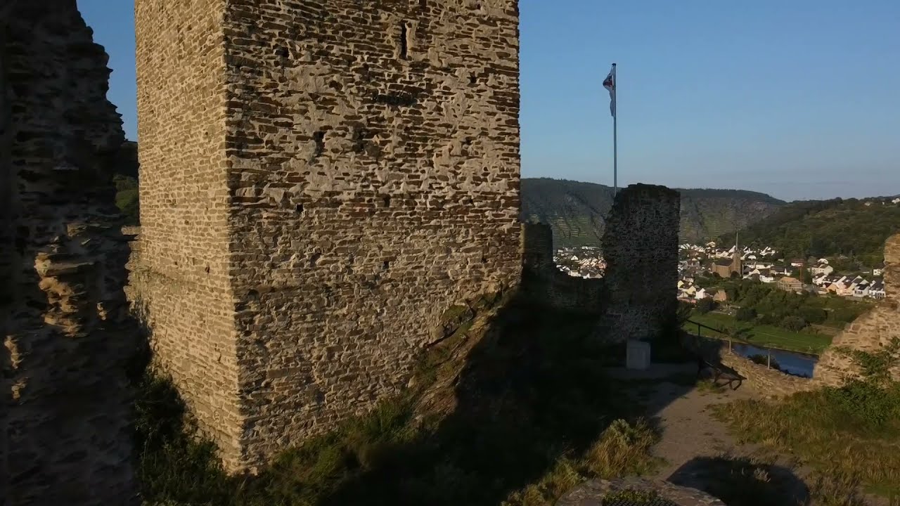 Niederburg Kobern Mosel/Burgen Drohnenaufnahmen/Dronefootage Castles