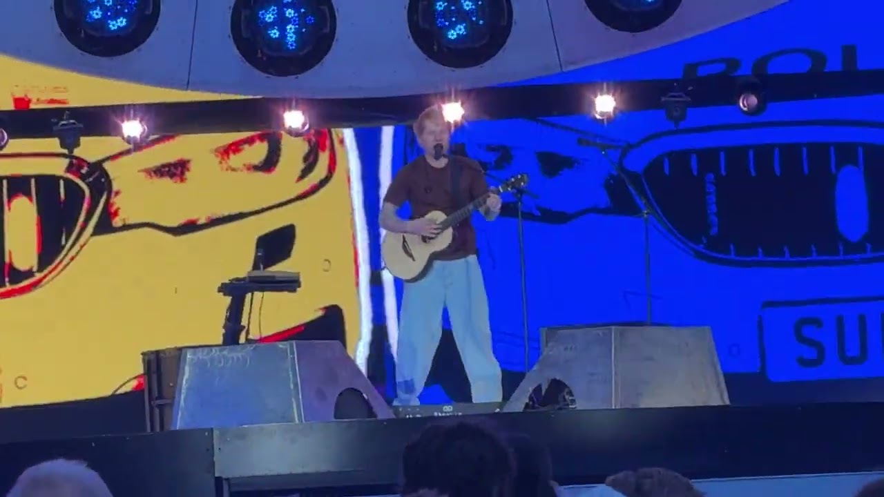 Castle On The Hill - Ed Sheeran - Loop Tour Wellington 21/01/26