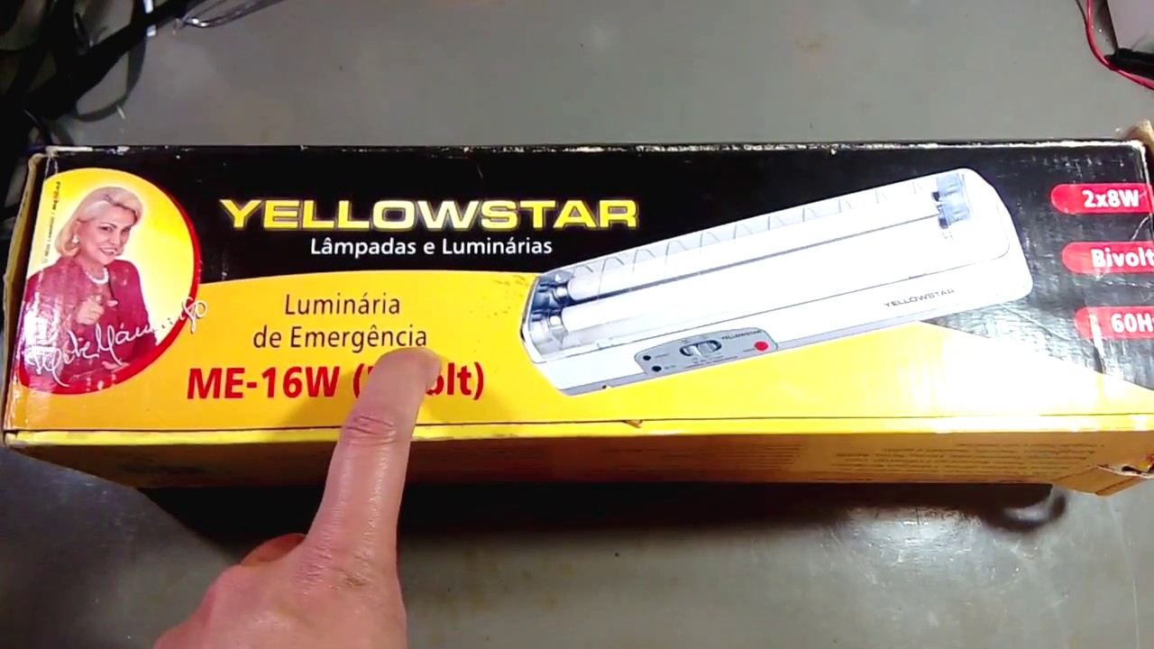 Desmontando uma luminária de emergência com lâmpadas fluorescentes
