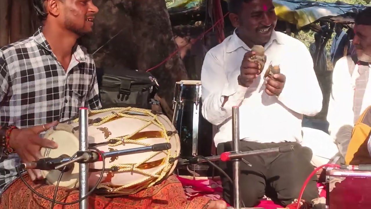 गायक मनोज कुमार यादव अम्बे सभा में पधारों,बाणी में बृराजो बीणा वादनी सभी संगी साथी ढोलक धीरज तुफानी।