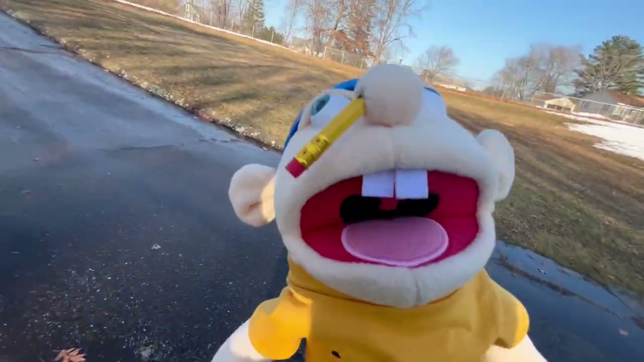 Jeffy explores the school behind my house ￼