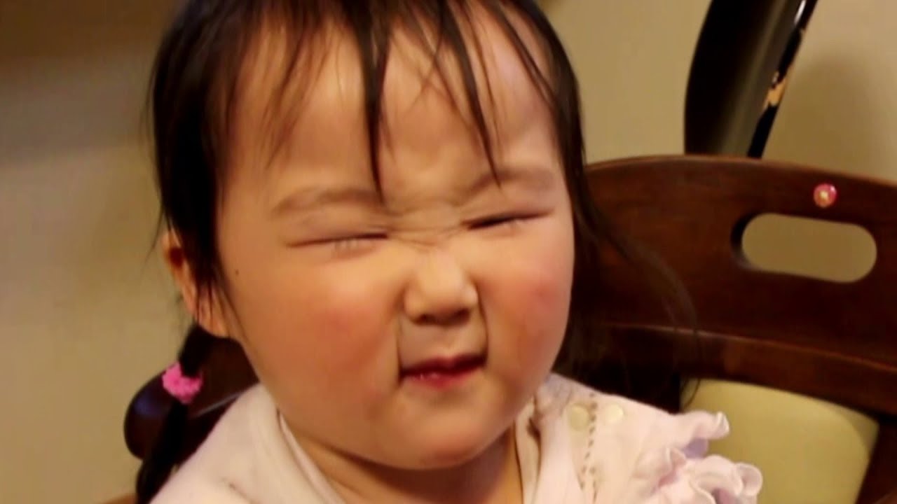 不満顔