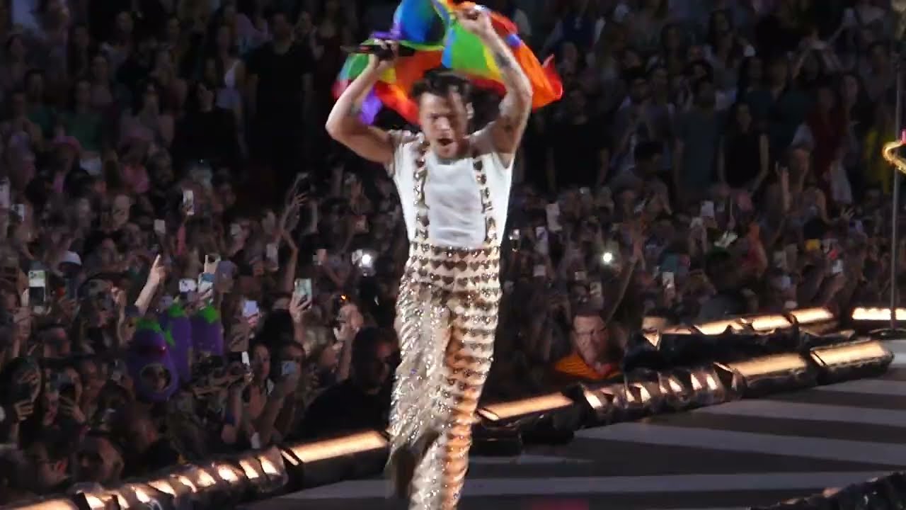 Harry Styles - Disco medley | LONDON