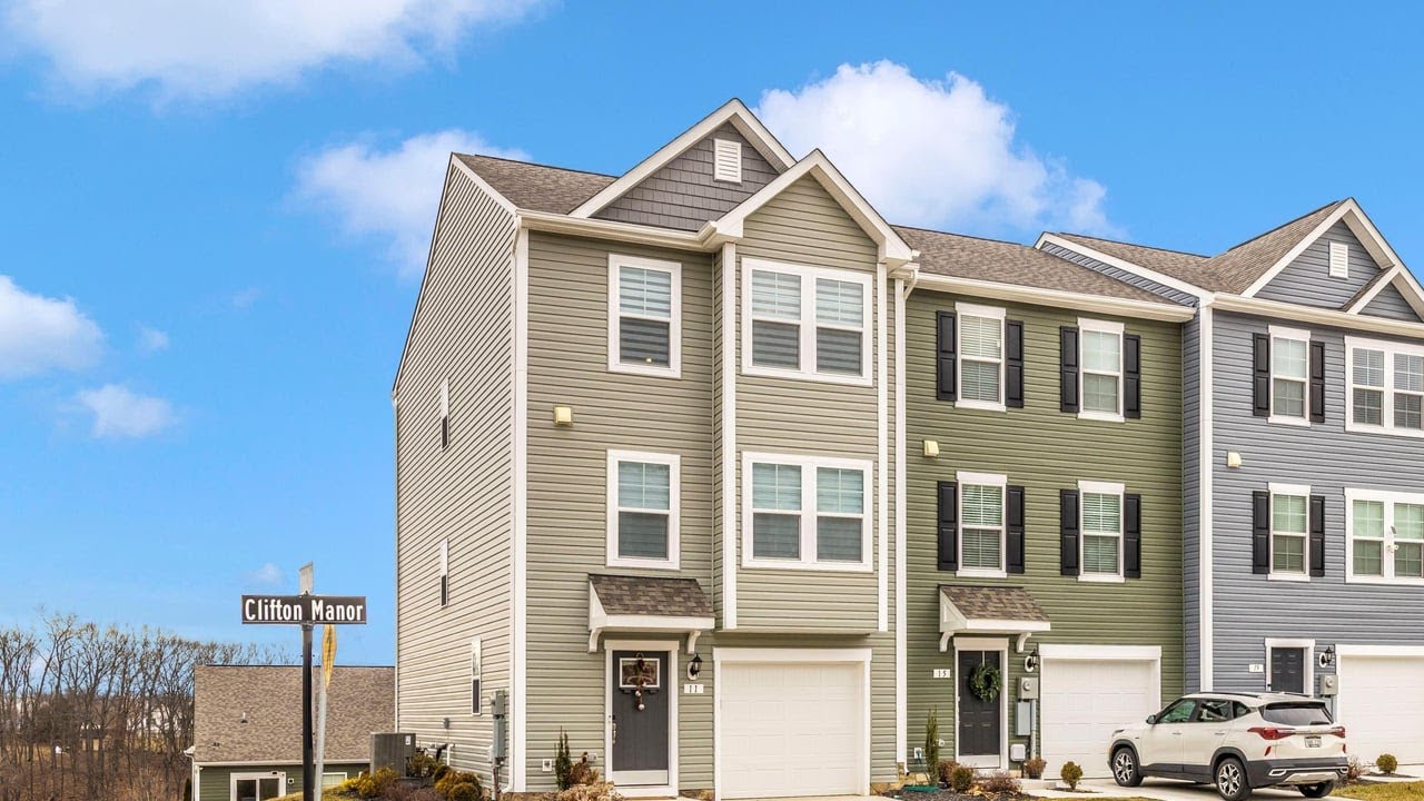 11 Clifton Mnr, Falling Waters, WV