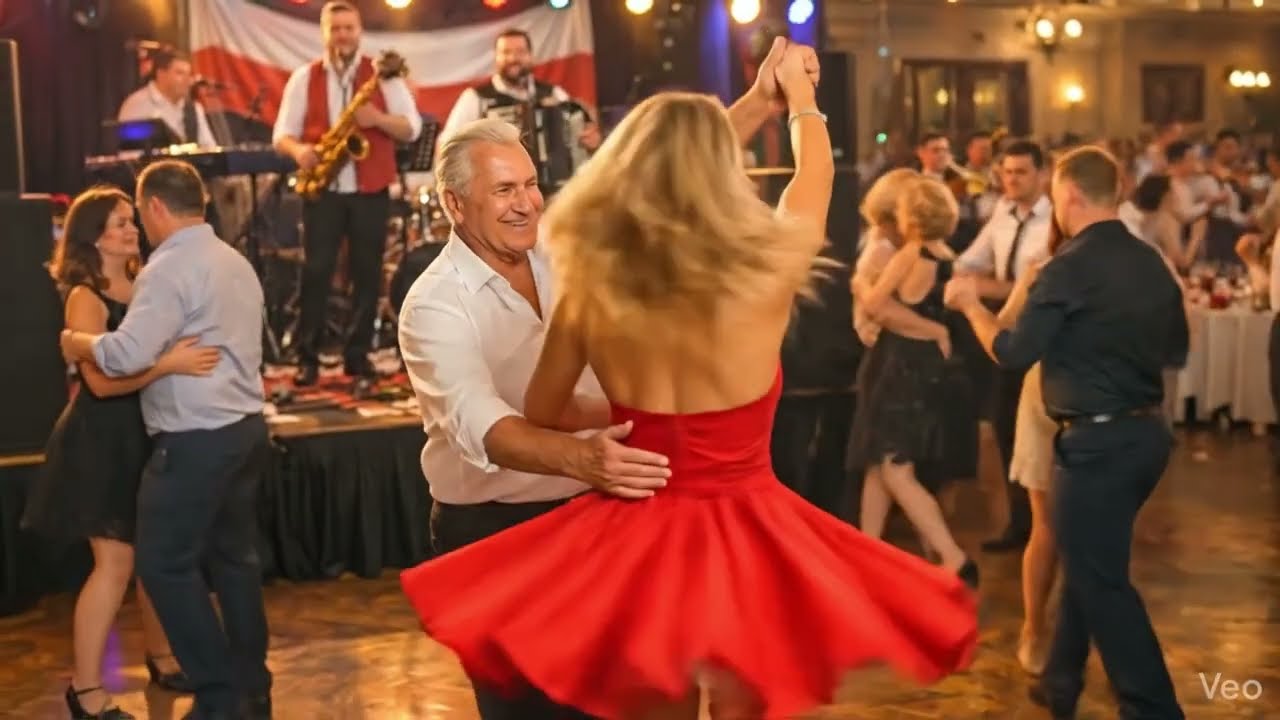 Kiedy Zaczęli Śpiewać Ten Refren… Nikt Nie Chciał Usiąść.