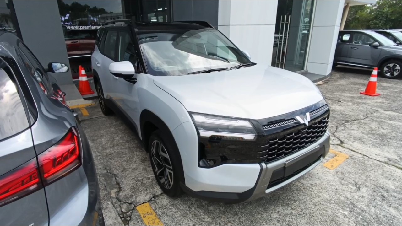 Wuling Eksion (Xingguang 560) EX PHEV white 1.5 auto walkaround (Brunei)