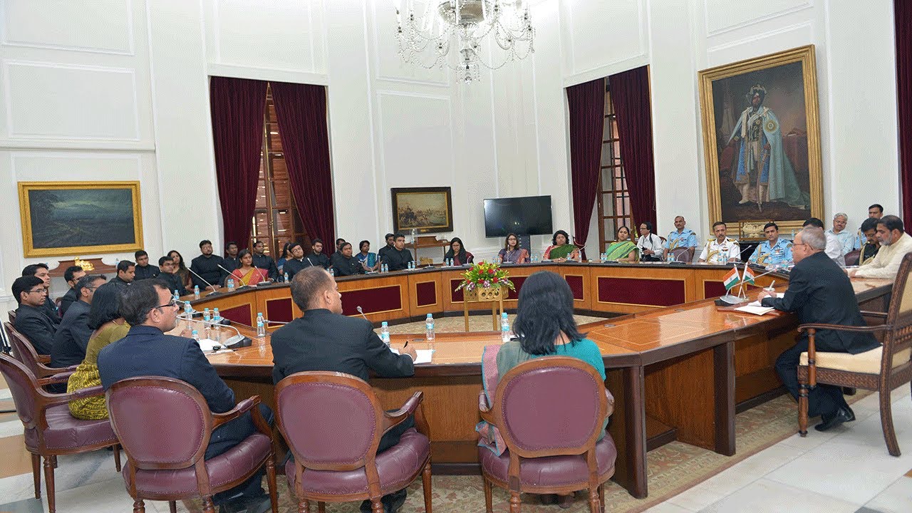 Officer Trainees of Indian Foreign Service called on President Mukherjee