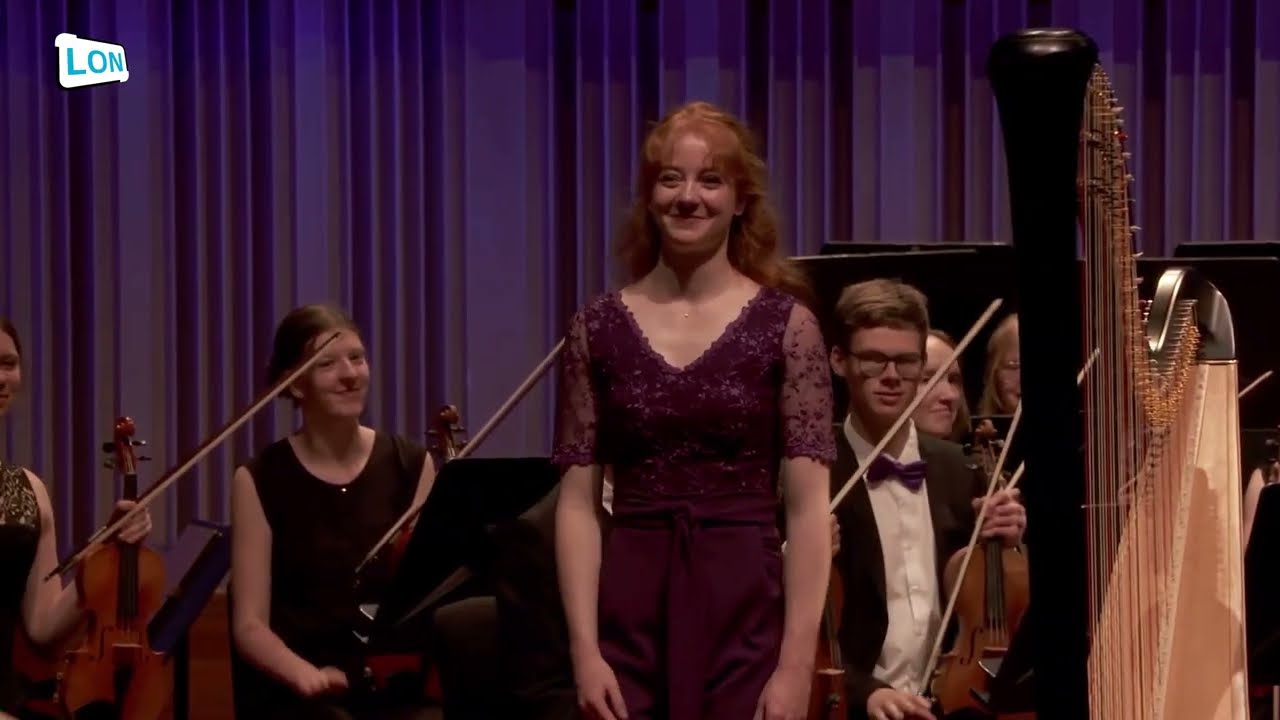 Inge Louisa is een heel getalenteerd harpiste.